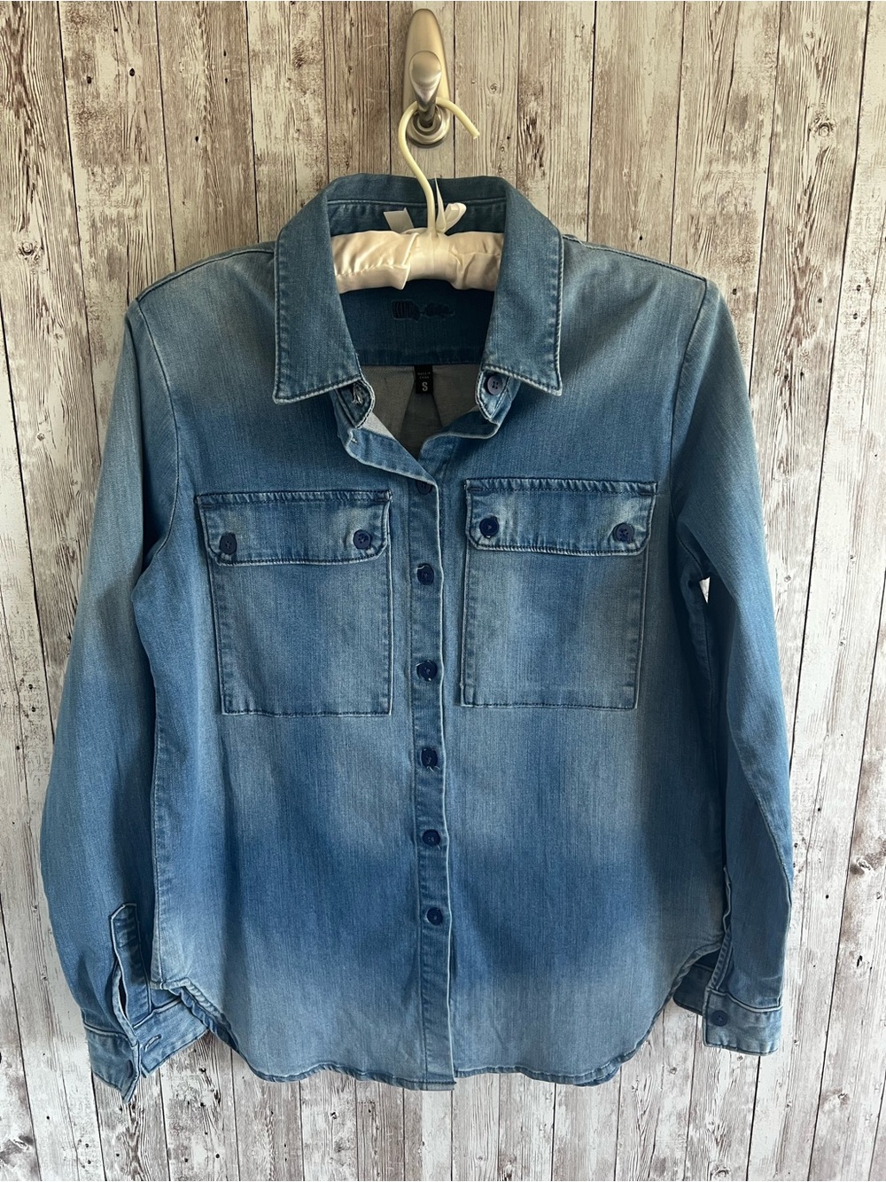 Kut from the Kloth Boyfriend Light Blue Denim Button-Down Shirt Women’s Small